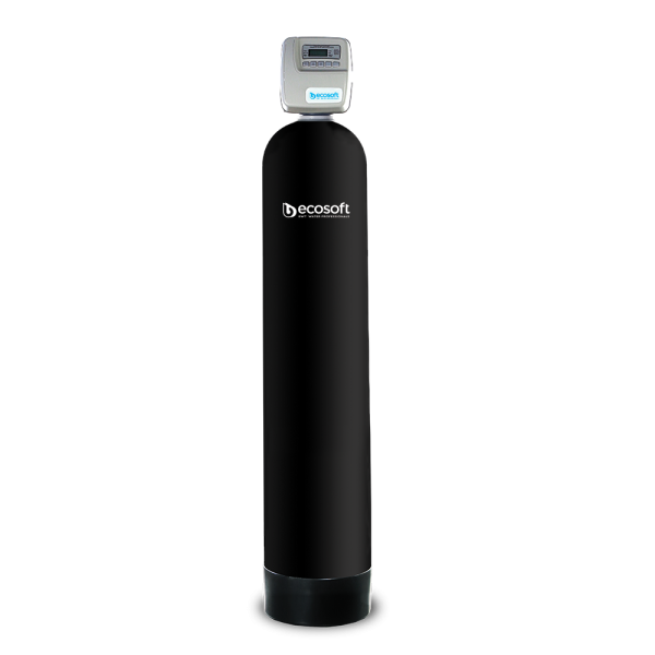 თეთრ ფონზე მოთავსებულია შავი ფერის წყალმომზადების დანადგარი მექანიკური  ფილტრი Ecosoft